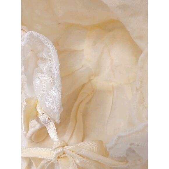 Antique Baby Bonnet Size Small Ivory Ruffled Lace Light Yellow Infant 0-2 Months - Picture 15 of 16